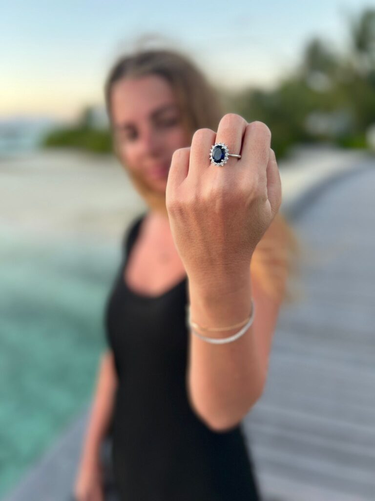 טבעת כחולה גדולה, טבעת דיאנה, טבעת גדולה לאישה