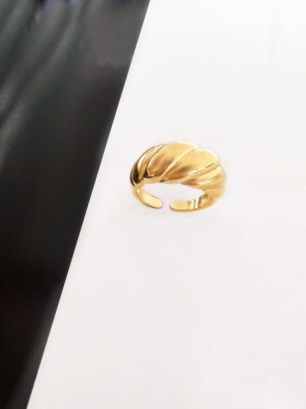 טבעת ציפוי זהב, טבעת שכבות, טבעת חישוק ציפוי זהב, טבעת זהב לאישה, טבעת קוראסון זהב, טבעת עבה לאישה,