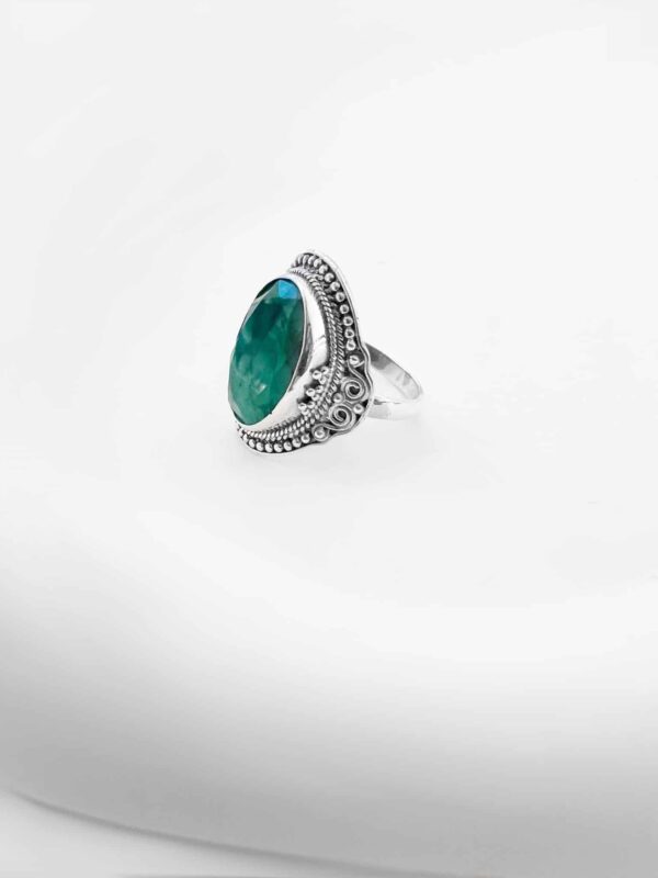 טבעת כסף משובצת, טבעת כסף ירוקה, טבעת אמרלד לאישה, טבעת כסף עם אבן אמרלד, טבעת גדולה לאישה, טבעת אבן חן לאישה, טבעת אמרלד,