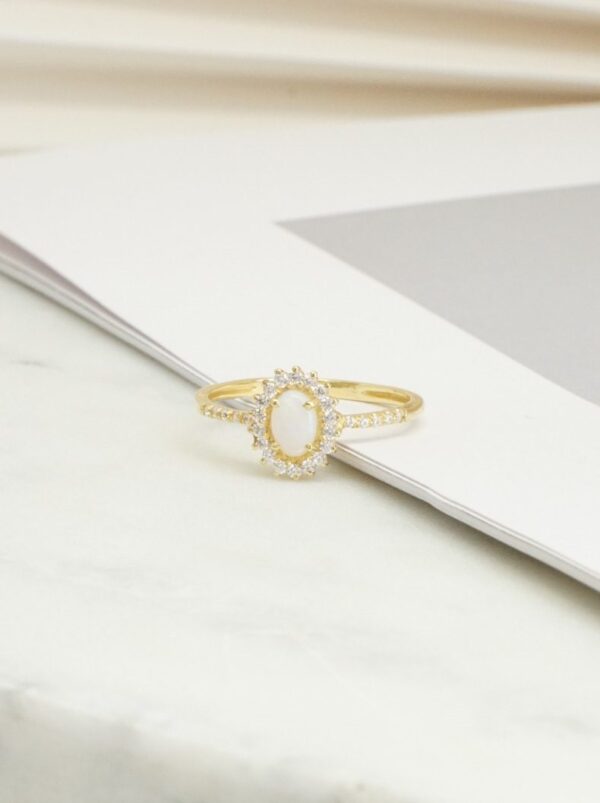 טבעת דיאנה זהב, טבעת זהב אופל לבן