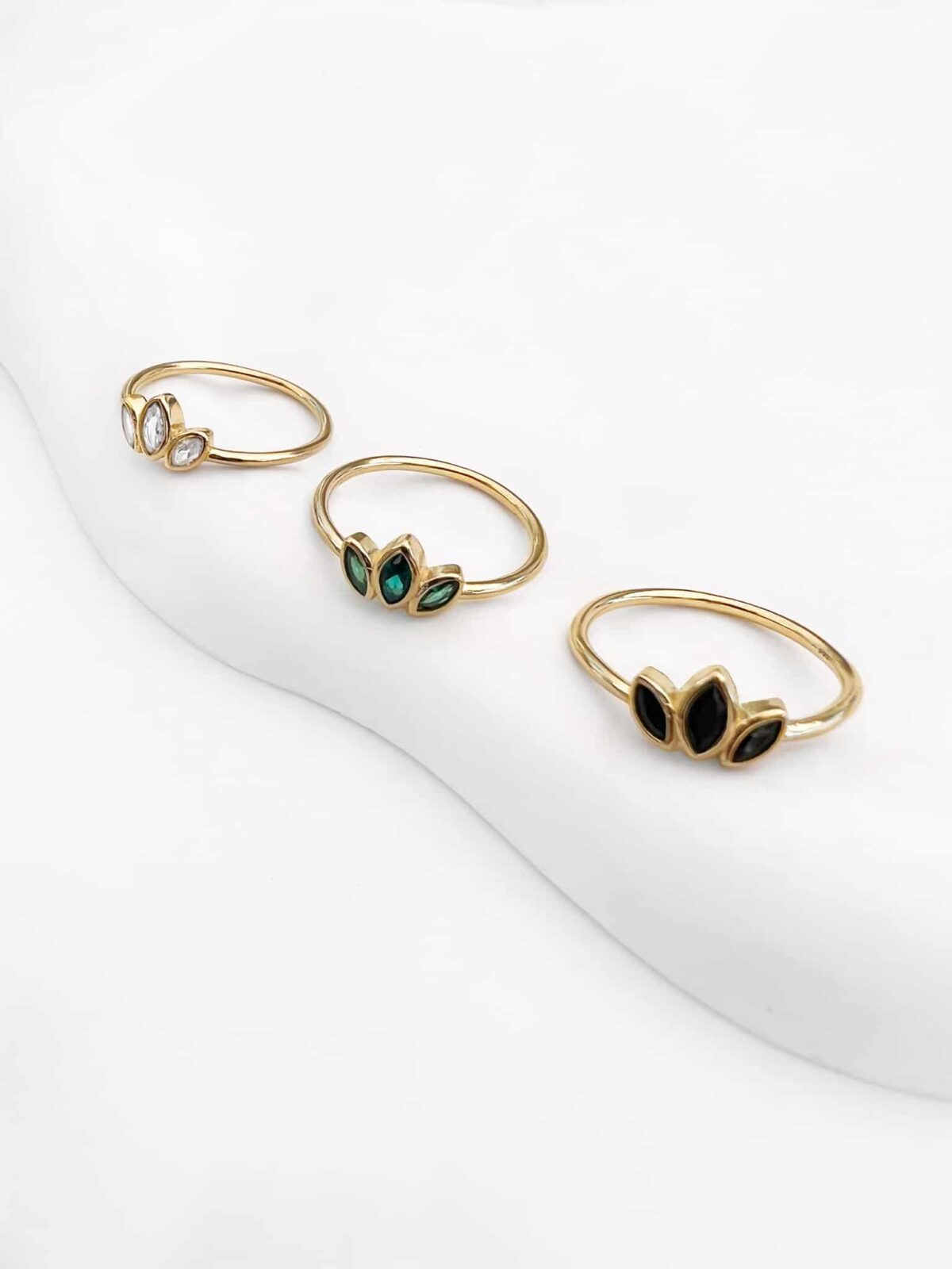 טבעת לוטוס, טבעת זהב לוטוס, טבעת לוטוס משובץ, טבעת לוטוס צבעונית, טבעת לוטוס ירוקה, טבעת לוטוס שחורה, טבעת לוטוס לבנה, טבעת לוטוס זרקונים,