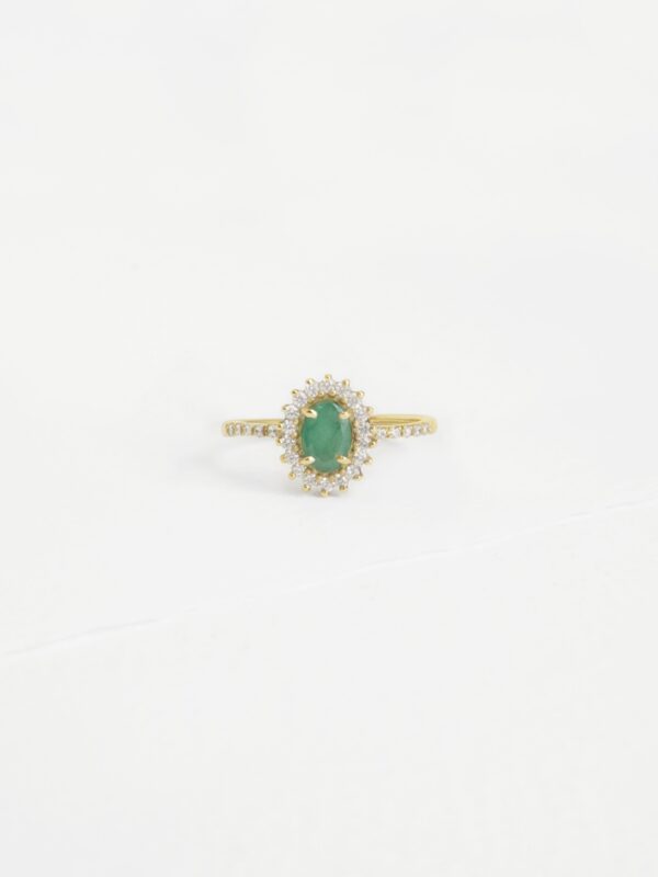 טבעת אמרלד זהב מוקפת זירקונים, טבעת דיאנה אמרלד, טבעת דיאנה זהב, טבעת דיאנה עם אבן חן,