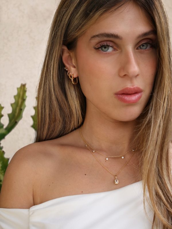 שרשרת זהב כפולה עם תליונים משובצים זרקונים